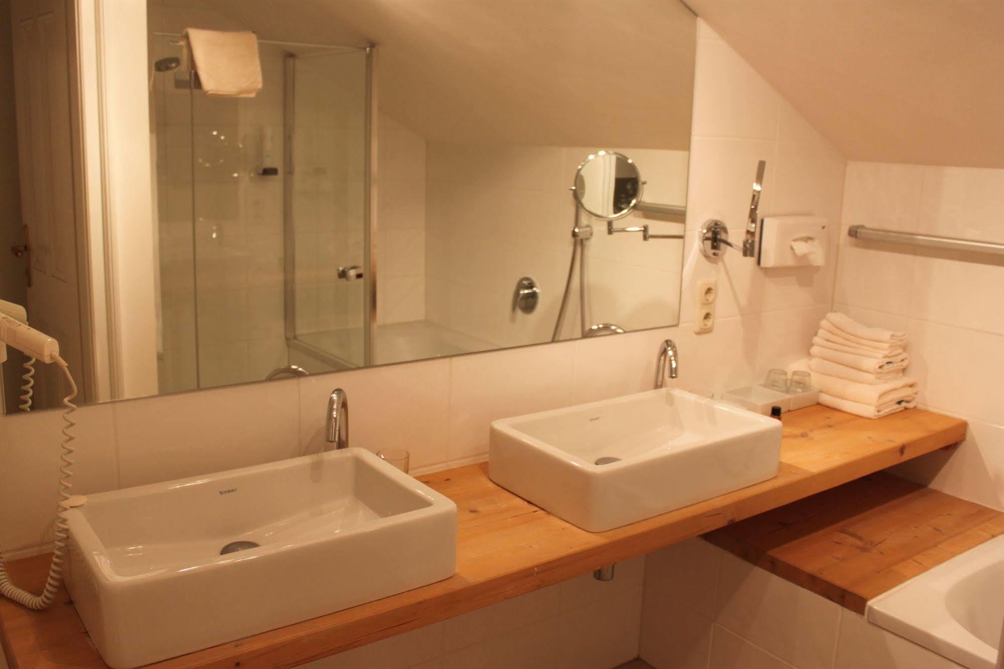 Hotel Gasthof Zur Post Санкт Гилген Екстериор снимка