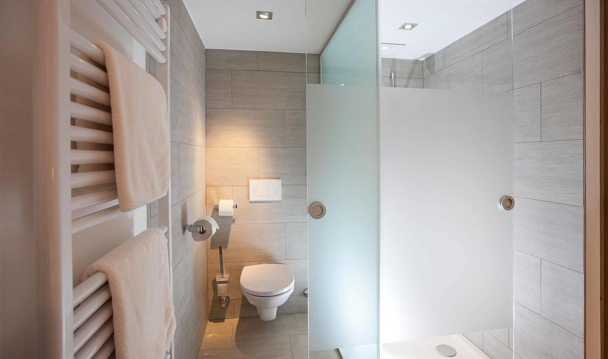Hotel Gasthof Zur Post Санкт Гилген Екстериор снимка